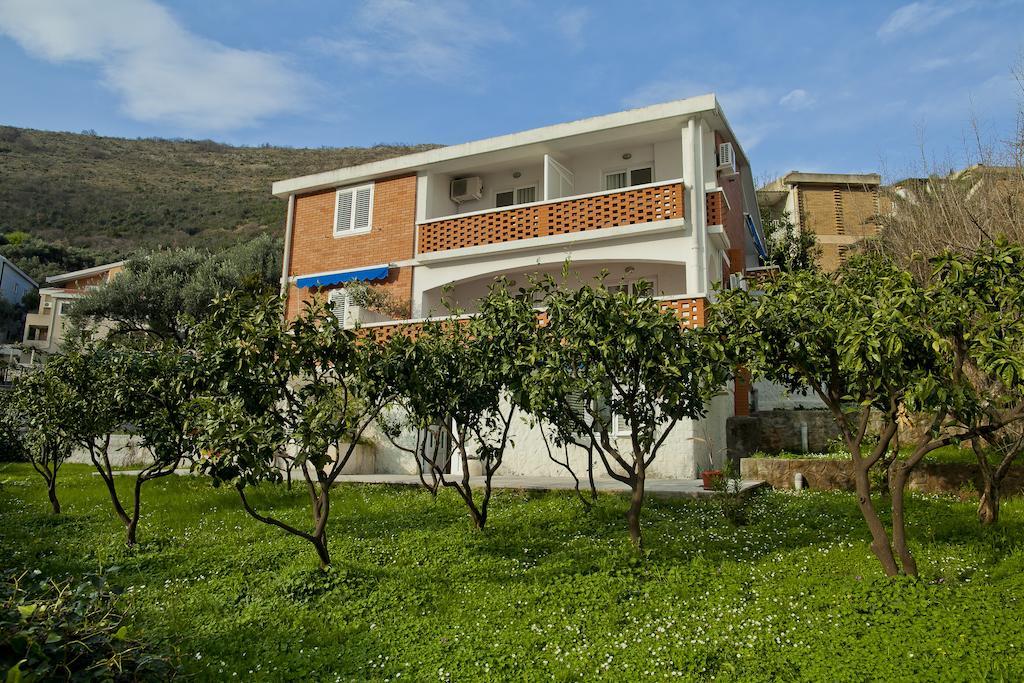 Apartments Mandarina Garden Petrovac Exterior photo