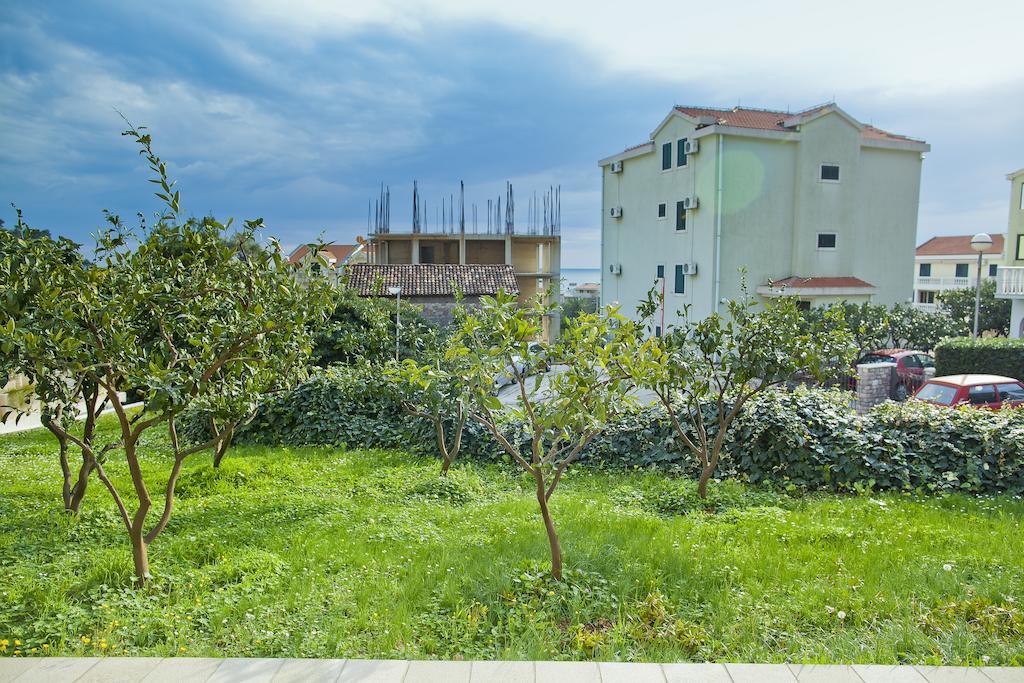 Apartments Mandarina Garden Petrovac Exterior photo